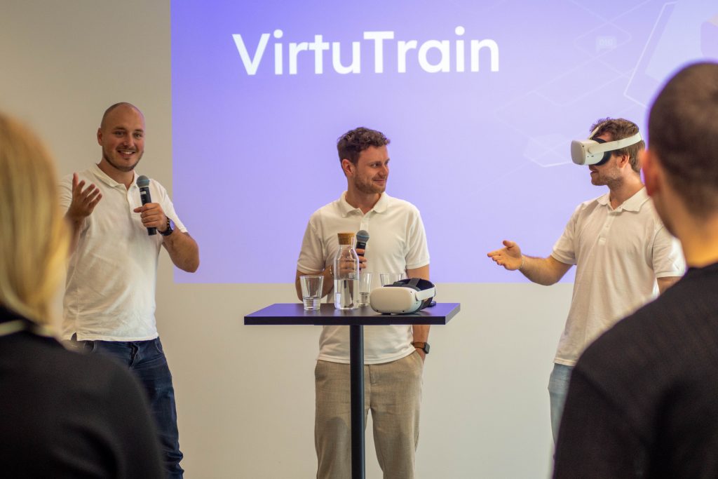 Präsentation eines Pitches von 3 Personen